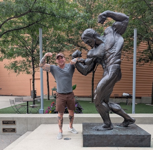 Coach Chris meets Arnold!*